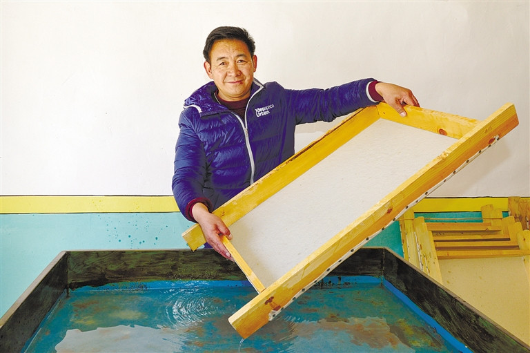 Choyang et le patrimoine artisanal du papier tibétain Choyang et le patrimoine artisanal du papier tibétain