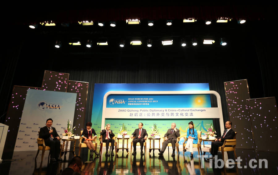 ZHAO Qizheng parle de la diplomatie publique sur le Forum Boao